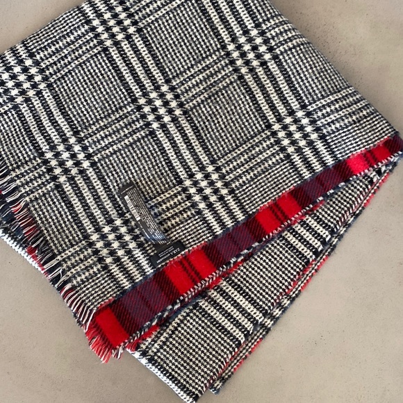 Zara Accessories - Two-faced pattern scarf